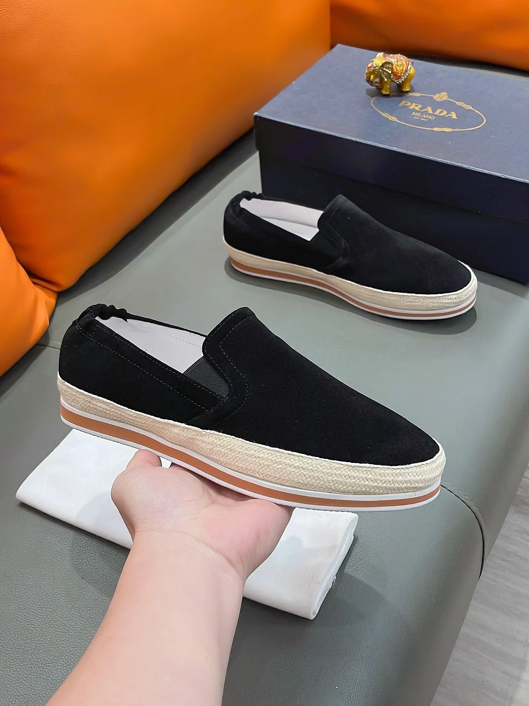 Men's shoes PRADA "Prada" P400 Regular size: 38-44 (slip-on shoes) Product materials: Selected cowhide upper, soft sheepskin foot pads, original factory special outsole.